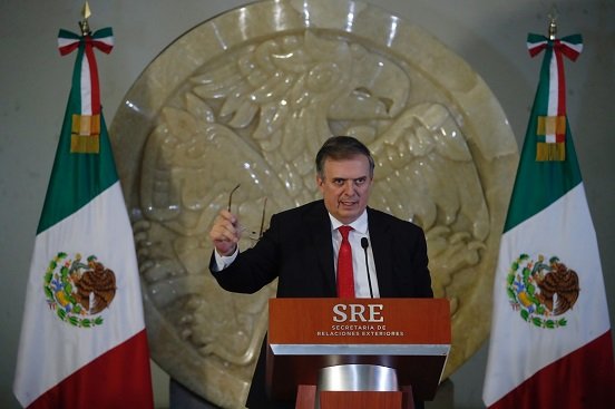 Rechaza Ebrard injerencia en situación política peruana