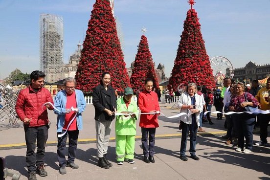inauguran verbena navideña en el Zócalo de la CDMX