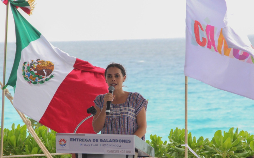 Garantiza gobierno de Ana Patricia Peralta playas limpias en Cancún