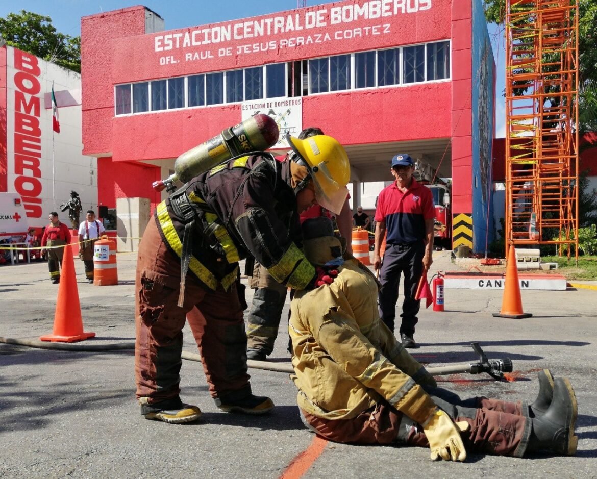 Reconoce Ana Patricia Peralta labor de bomberos en Cancún