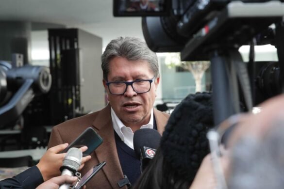 "A nadie conviene adelantar vísperas e incurrir en campañas anticipadas": Monreal