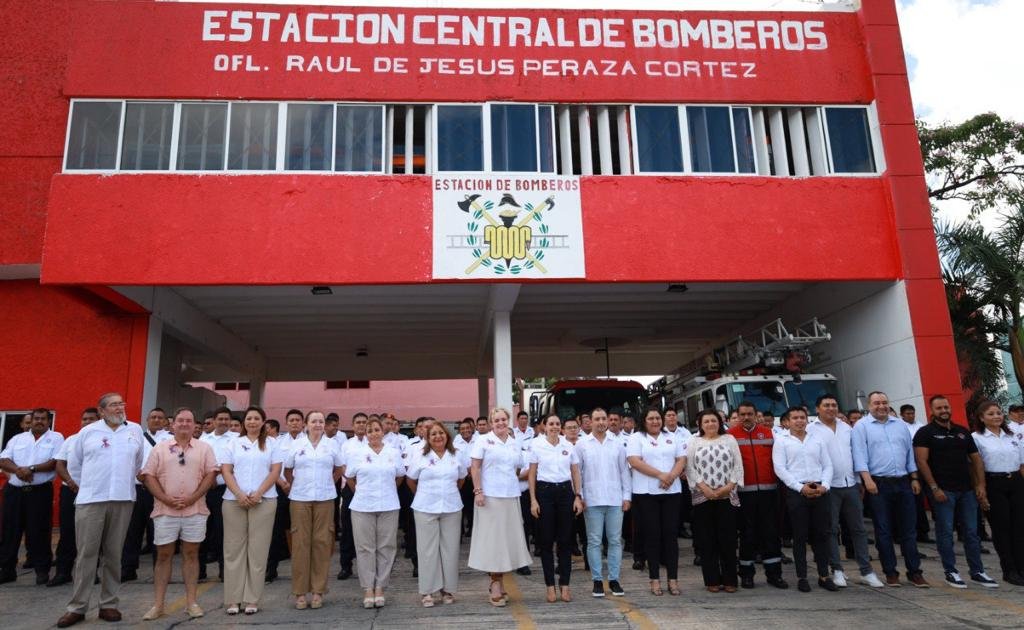 Toma protesta Ana Patricia Peralta a Patronato de Bomberos Cancún