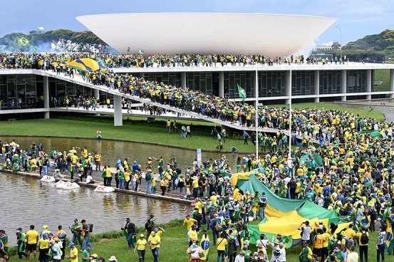 Lula decreta intervención federal tras invasión de sedes del poder por bolsonaristas