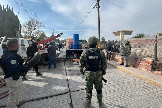 Aseguran posible droga, vehículos e inmuebles en Puebla