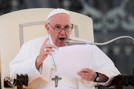 Papa Francisco afirma que la homosexualidad no es un delito "pero sí un pecado"