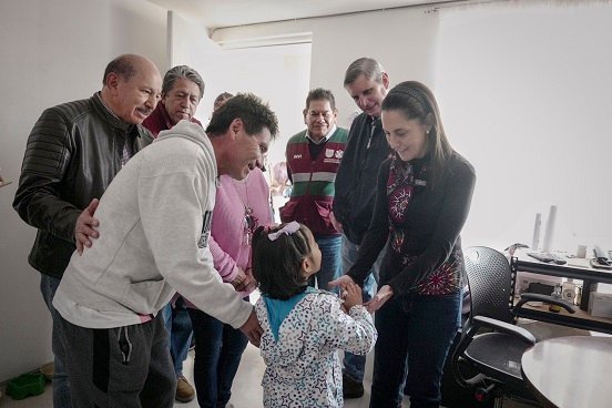 Sheinbaum visita a beneficiarios del programa "vivienda en conjunto"