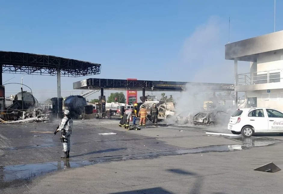 Explota pipa de gas en una gasolinera de Tula, Hidalgo; hay 2 muertos