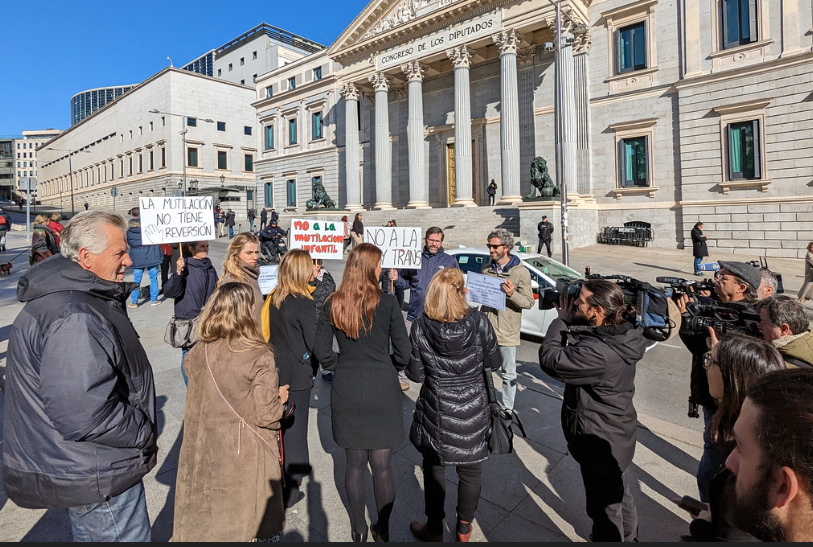Lamentan aprobación de Ley Trans: día negro en España