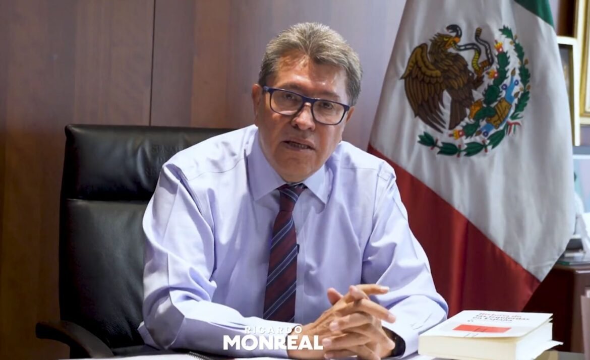 Monreal anuncia su defensa a la Constitución sin omitir abusos que se han cometido