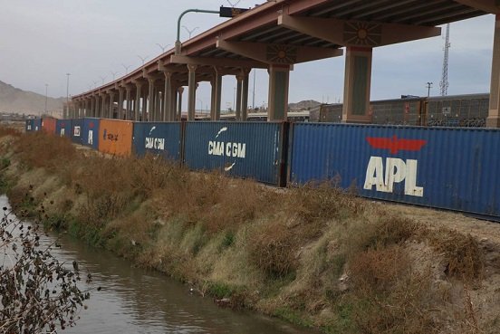 Matan a pedradas a dos migrantes mexicanos en la frontera con EU