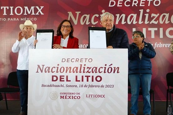 En Sonora, AMLO firma decreto que nacionaliza el litio