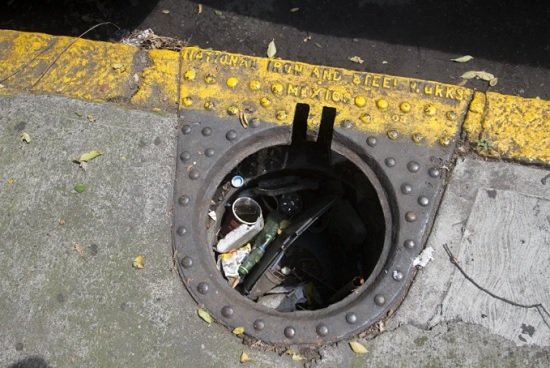 Autoridades de la CDMX investigan el robo de coladeras en alcaldía Iztacalco