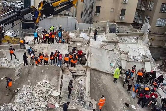 Más de 7 mil muertos por el terremoto en Turquía y Siria