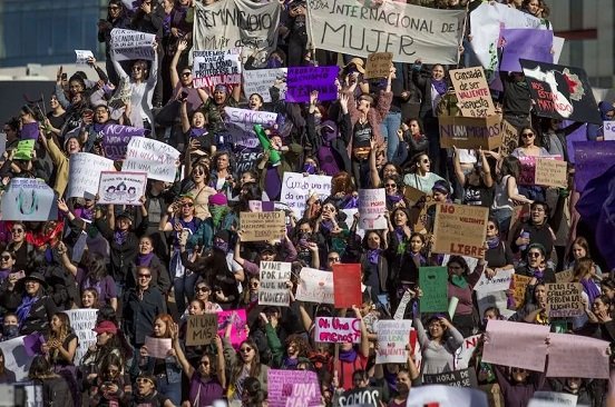 Marchan miles en la CDMX por el Día Internacional de la Mujer