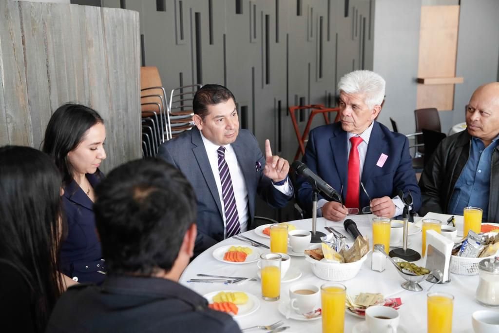 Senador Armenta plantea iniciativa para proteger a artistas