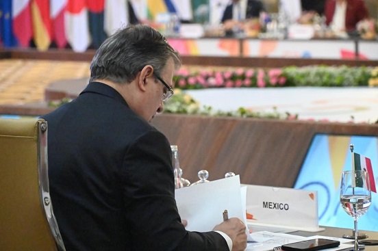 Ebrard llama al G20 a combatir el tráfico internacional de armas y fentanilo