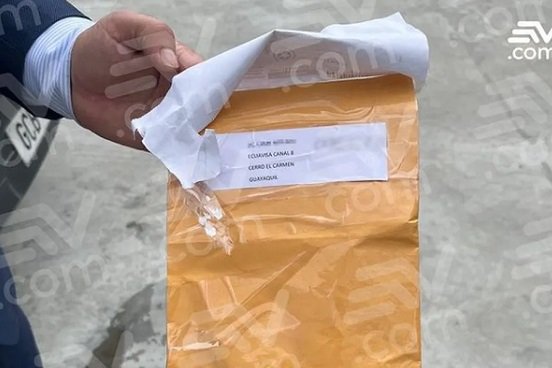 Periodista de Ecuador recibe USB con explosivo y artefacto estalla