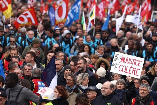 Aprueban por decreto y sin aval del Congreso, reforma de pensiones en Francia