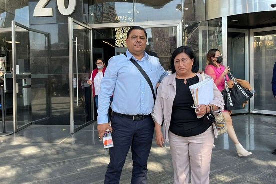 Autoridades de la FGR reciben a padres de Debanhi Escobar