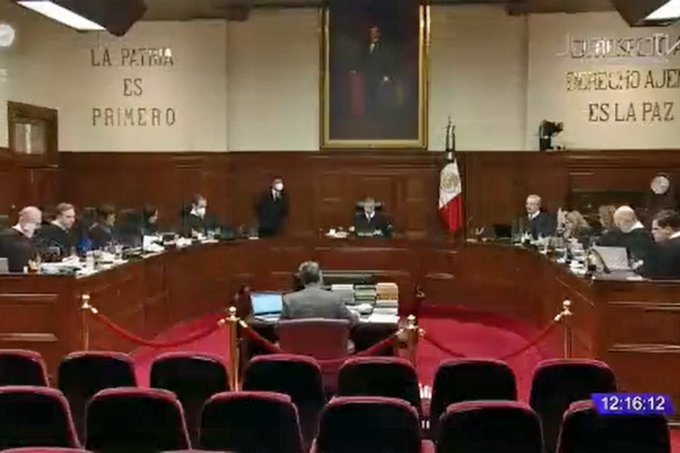 Corte admite trámite de controversia contra Plan B y AMLO critica a la presidenta