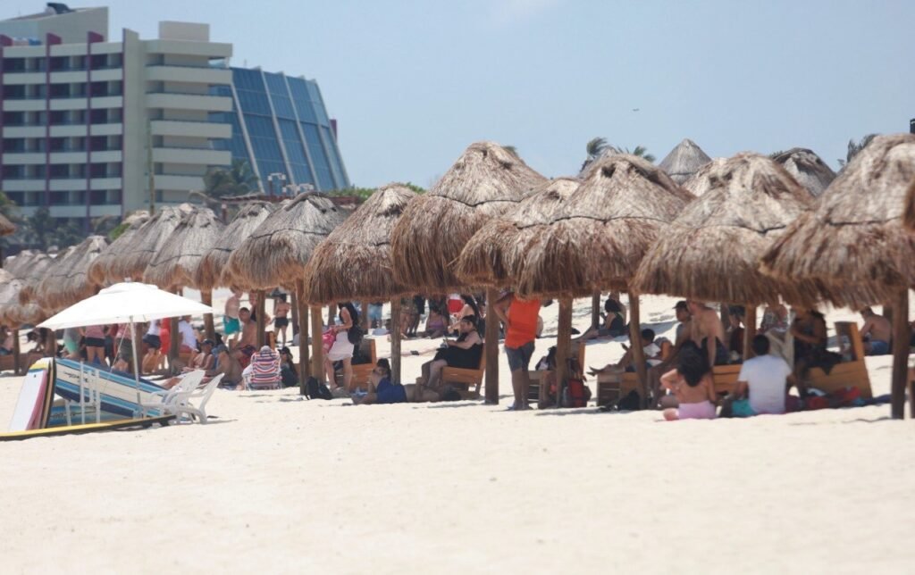 Respaldan turistas a Cancún como destino preferido para vacacionar