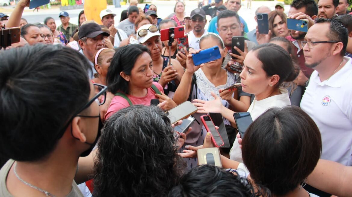 Atiende Ana Patricia Peralta a ciudadanos de colonias no municipalizadas