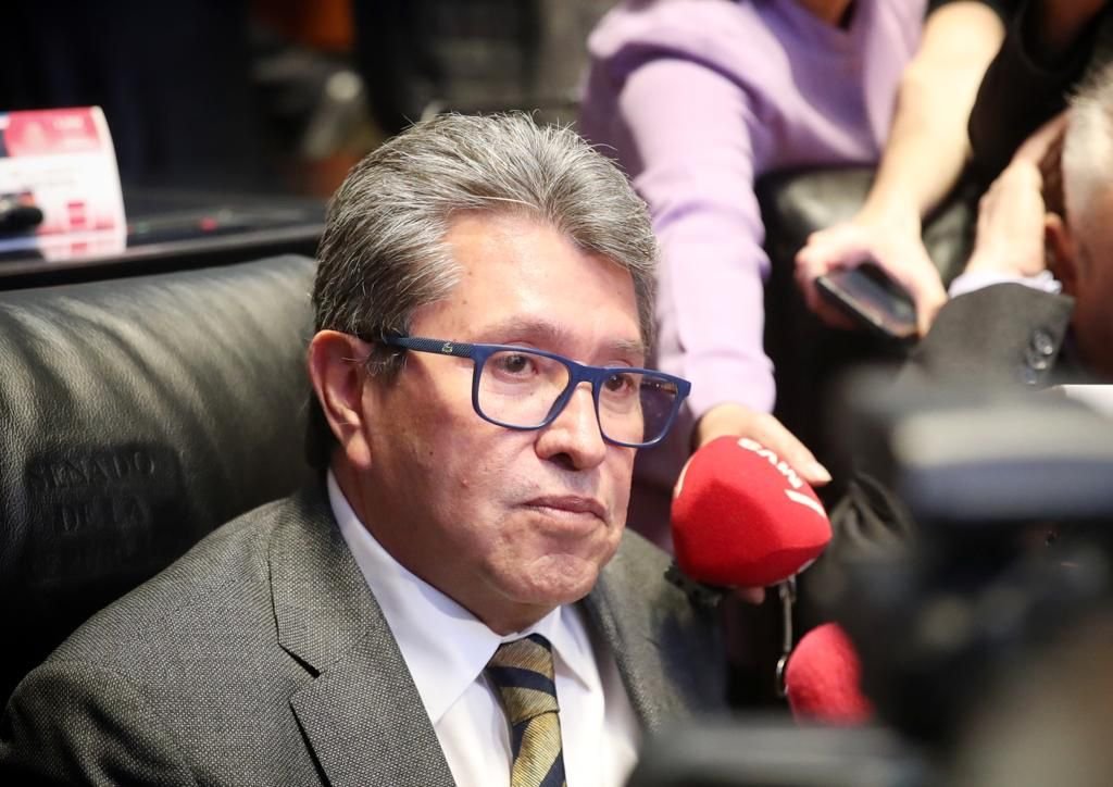 Respeto y tolerancia, llamado de Monreal, tras toma de tribuna en el Senado