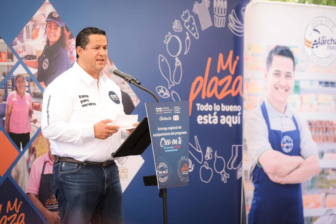 Entregan apoyos del Programa “Creo en Ti, Mi Tienda al 100” a comerciantes