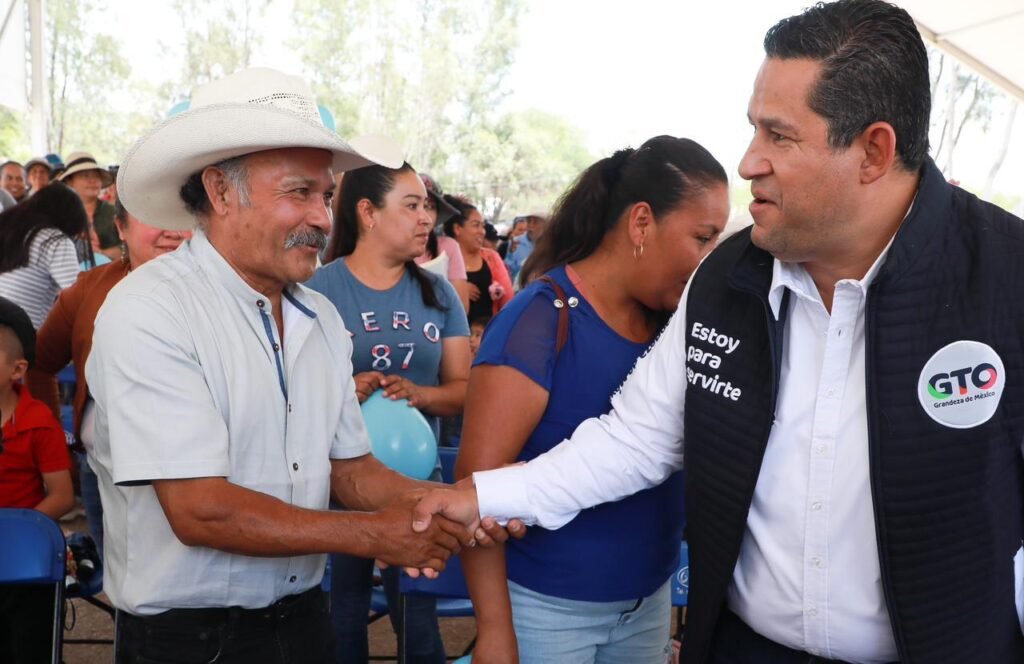 Entregan apoyos del Programa “Creo en Ti, Mi Tienda al 100” a comerciantes