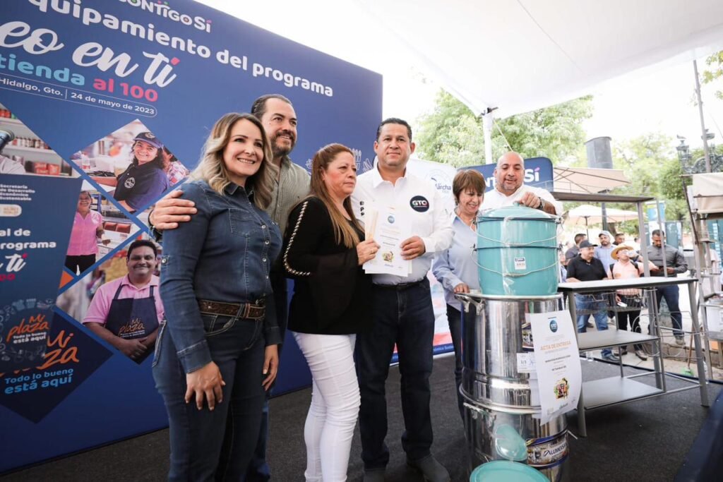 Entregan apoyos del Programa “Creo en Ti, Mi Tienda al 100” a comerciantes