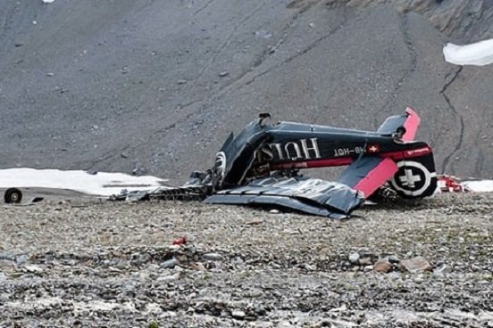 Caída de avioneta turística en zona montañosa de Suiza deja 3 muertos
