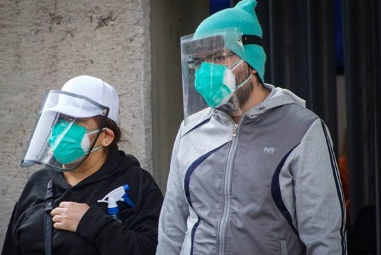Salud recomienda salir con cubrebocas y lentes por ceniza del Popocatépetl