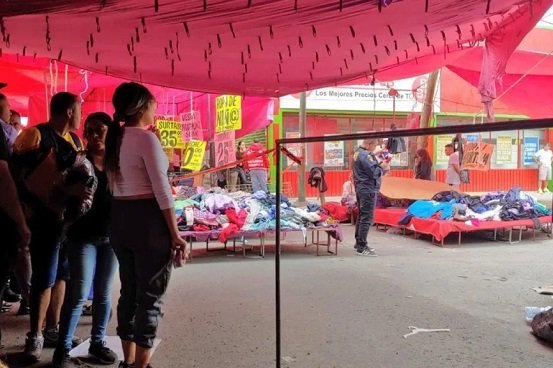 Balacera en tianguis de Iztapalapa deja dos muertos