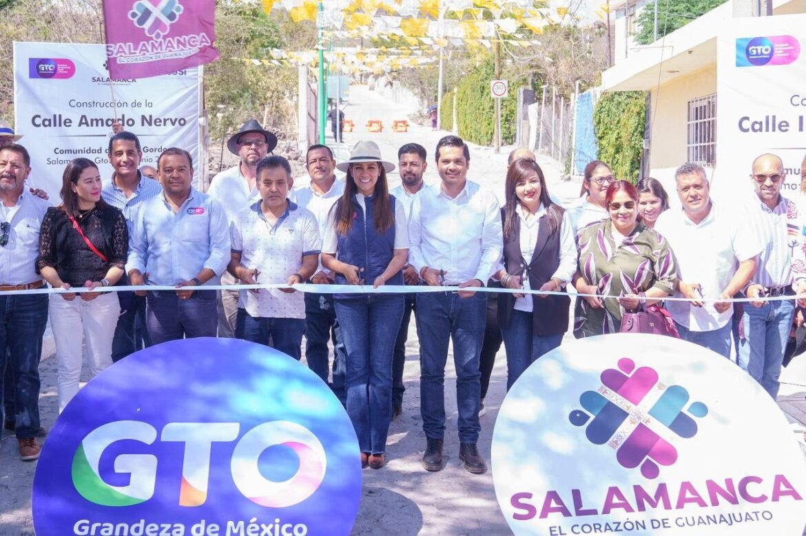 Entrega Sedeshu obras de infraestructura vial en Salamanca