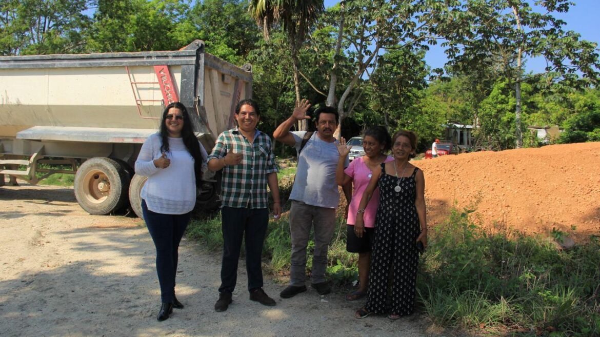 Beneficia Ana Patricia Peralta a familias de la colonia chiapaneca Siglo XXI