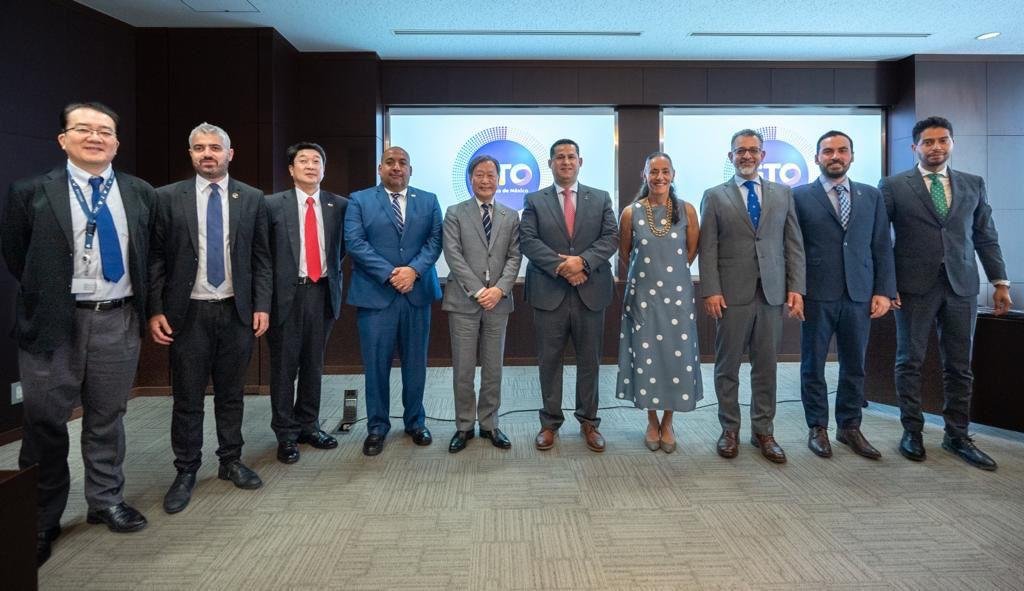 Cierra Diego Sinhue gira en Asía con inversiones por más de mil mdd