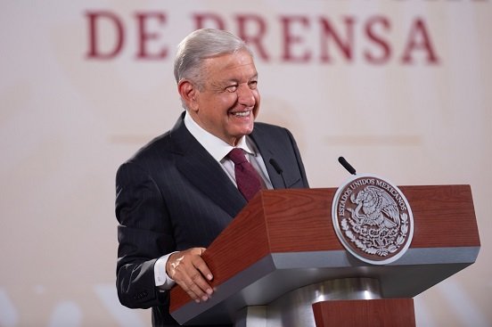 AMLO llama a evitar porras a favor de "corcholatas" en festejo del 1 de julio
