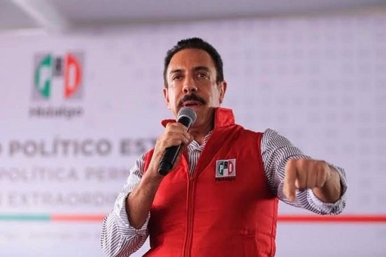Omar Fayad renuncia al PRI y analiza opciones