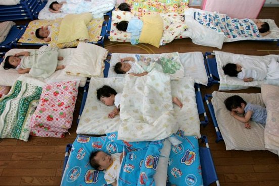 Japón se queda sin niños; se agrava crisis de natalidad