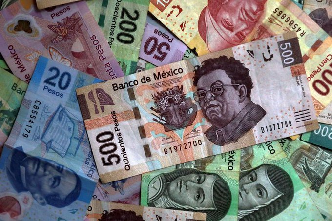 AMLO celebra peso fuerte, pero remesas y exportadores no