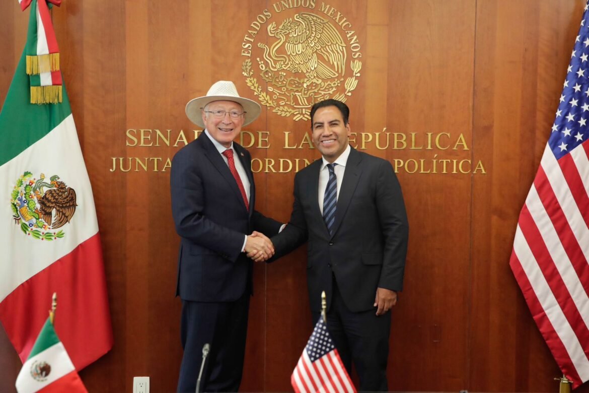 Se reúnen Eduardo Ramírez y Ken Salazar en el Senado para afinar la cooperación bilateral México-EU