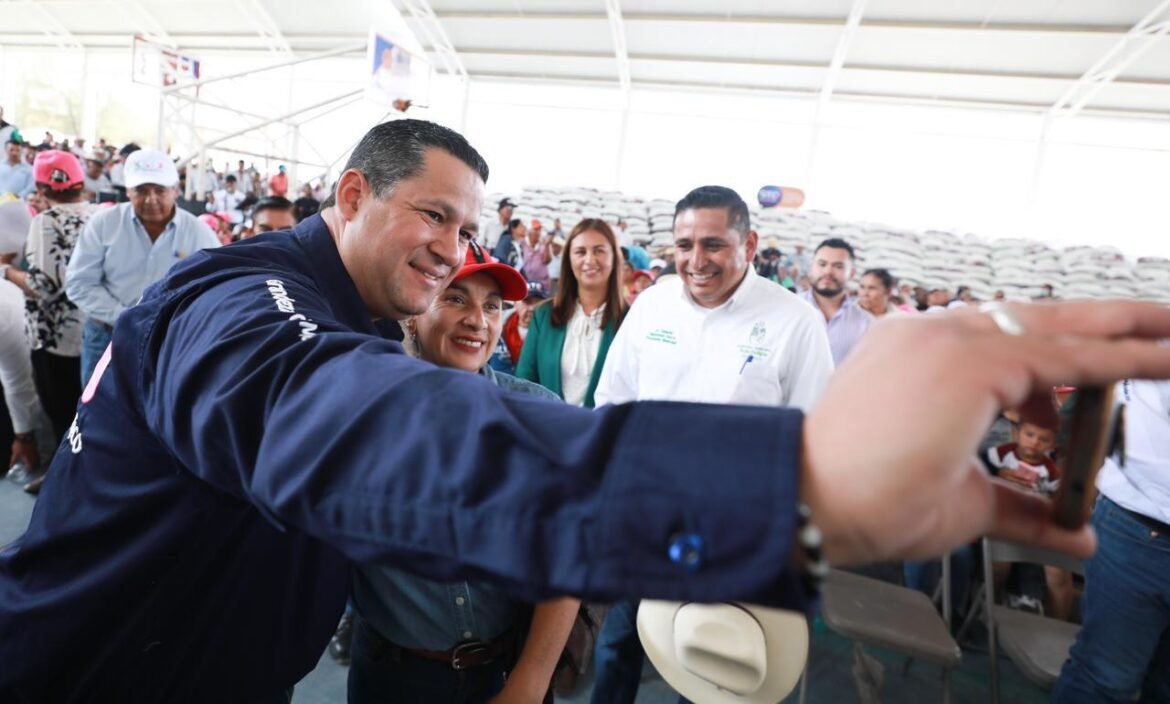 Respalda Gobernador de Guanajuato el campo y la educación en San Felipe