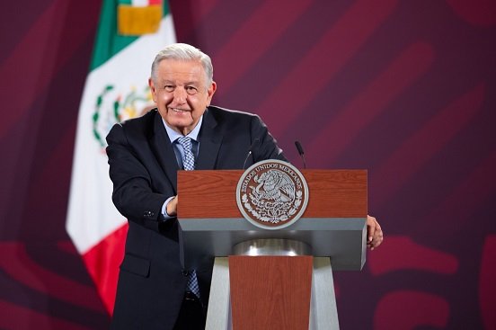 Desiste AMLO de críticas a Xóchitl Gálvez, quien ya casi empata con Sheinbaum