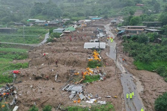 Inundaciones en Corea del Sur dejan 22 muertos y casas arrasadas por la lluvia
