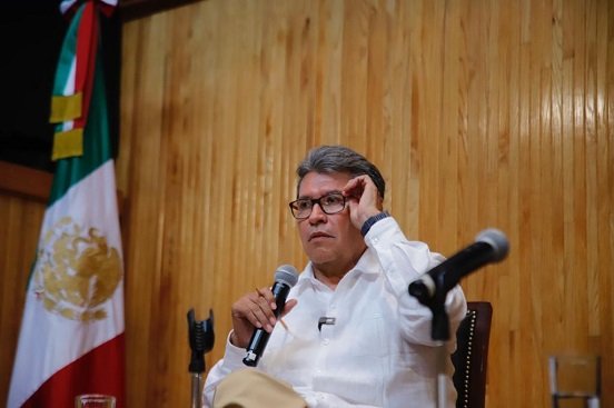 Uso de espectaculares genera inequidad; debe ser regulado por Morena: Monreal