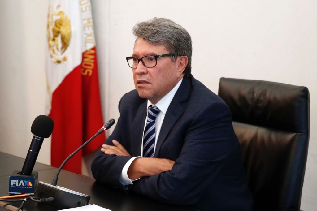 Ricardo Monreal denuncia usurpación de funciones de la SCJN en resolución de INAI