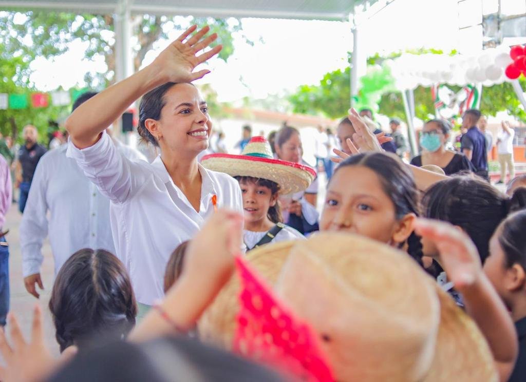 Respalda Ana Patricia Peralta participación de padres de familia para mejorar infraestructura educativa