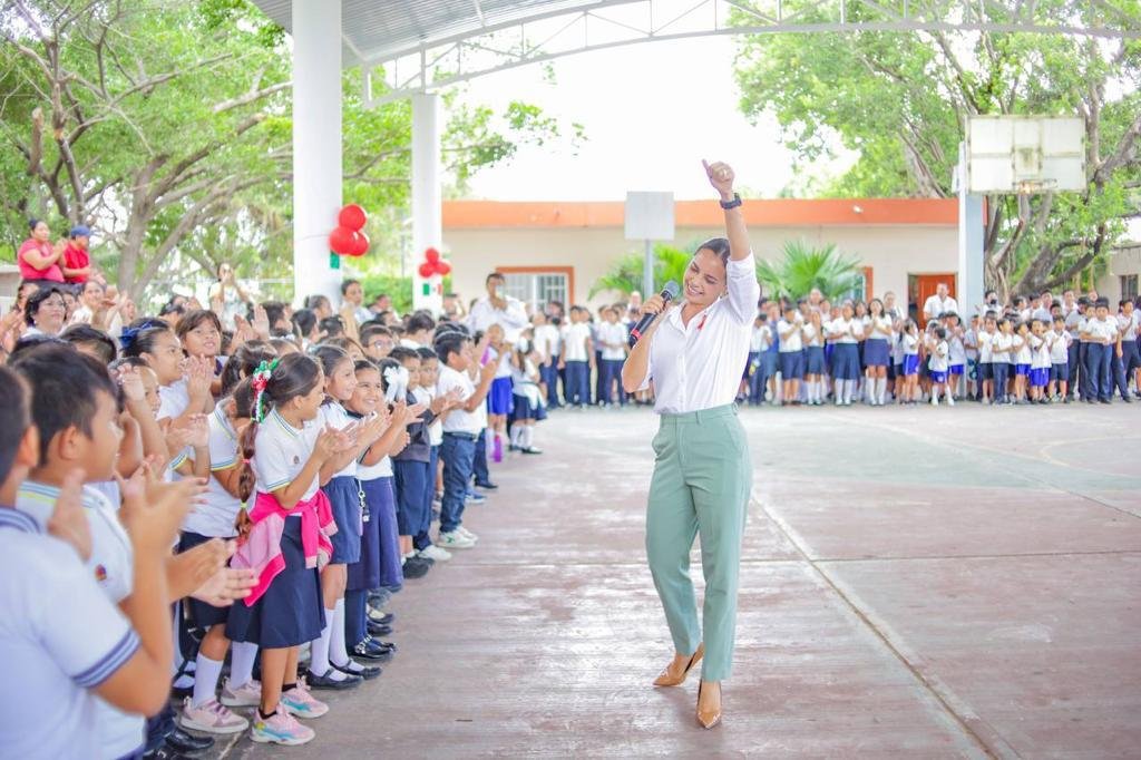 Respalda Ana Patricia Peralta participación de padres de familia para mejorar infraestructura educativa