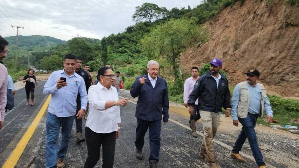 Recorre AMLO tramo carretero rumbo a Acapulco, se atacó su vehículo