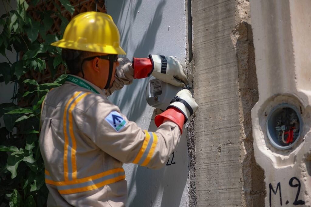 Ana Patricia Peralta atestigua instalación de medidores en colonia Jericó